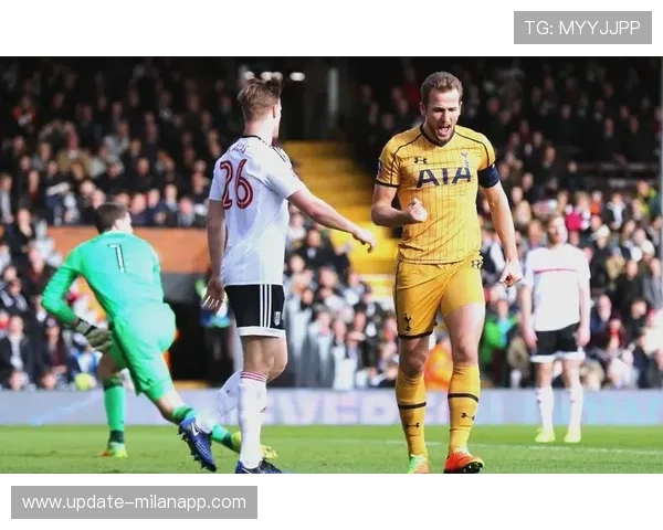 凯恩断球后推反击，热刺攻势持续快速推进