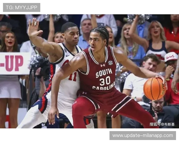 劳里关键抢断后传球助攻，猛龙在主场喜获胜利